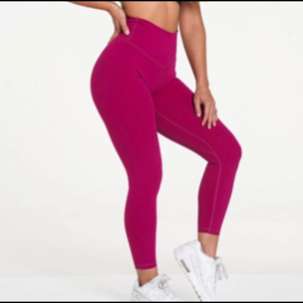 NWOT NVGTN Signature Leggings